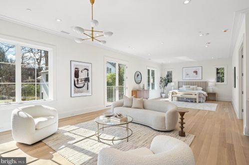 4526 Hawthorne St, Washington DC 20016-3570 exterior