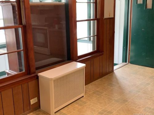 59 Mechanic St, Killingly CT 06239-2829 exterior