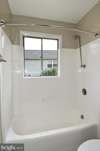 2879 Glenora Ln, Rockville MD 20850-3055 exterior