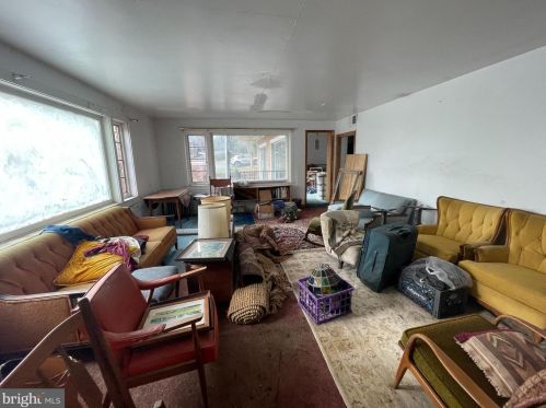 9 Cadwalader Dr, Trenton NJ 08618-0033 exterior