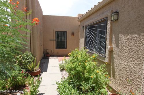 661 Sunlight Ln, Tucson, AZ 85704-5431