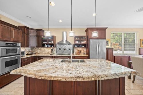 2066 Imperial Cir, Naples FL 34110-1089 exterior