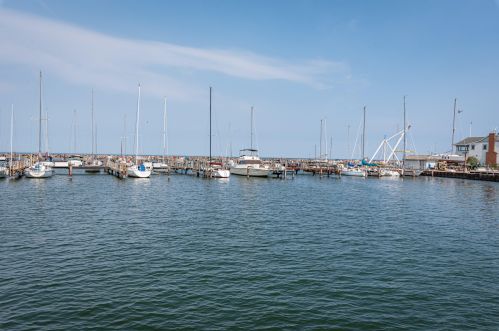 2020 Iron St, Milwaukee, WI 53207-2363