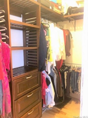 52 Chaucer Ct, Middletown NY 10941-1802 exterior