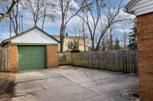 945 Eleanor St, Grand Rapids MI 49505-4305 exterior