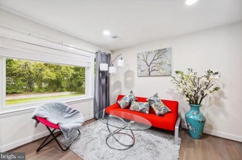 5117 Mount Vernon Memorial Hwy, Alexandria VA  22309-3319 exterior