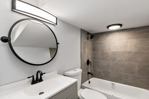 527 Ridgeway Ave, Chicago IL 60659-1117 exterior