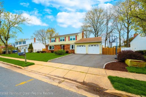 22 Plafsky Dr, Edison NJ 08817-2239 exterior