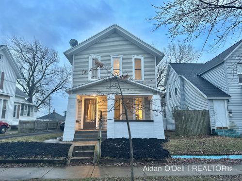 746 Butterworth St, Grand Rapids, MI 49504-6373