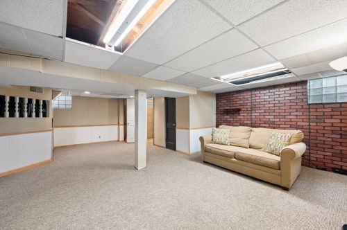 50 Kenneth Dr, Pittsburgh PA 15223-1204 exterior