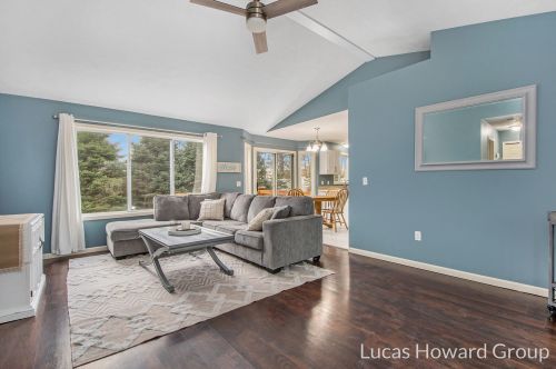 286 Riverwood Dr, Middlevle MI  49333-9075 exterior