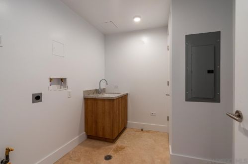 2750 4th Ave, San Diego CA  92103-6206 exterior