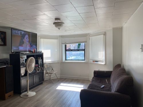 2621 Kildare Ave, Chicago, IL 60639-2012