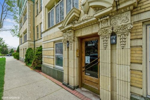 6206 Leavitt St, Chicago, IL 60659-2192