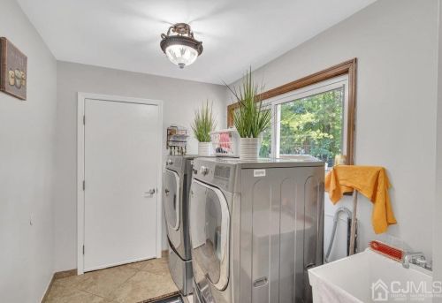 40 Ponderosa Ln, Old Bridge NJ  08857-3334 exterior