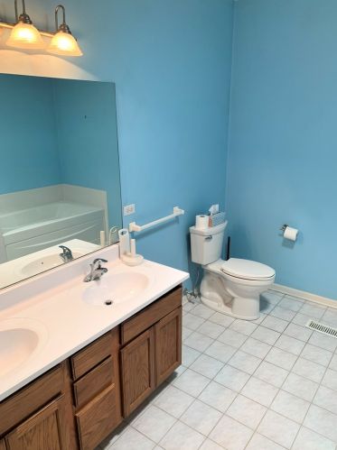 16423 Cres Lk Dr, Joliet IL 60403-1648 exterior