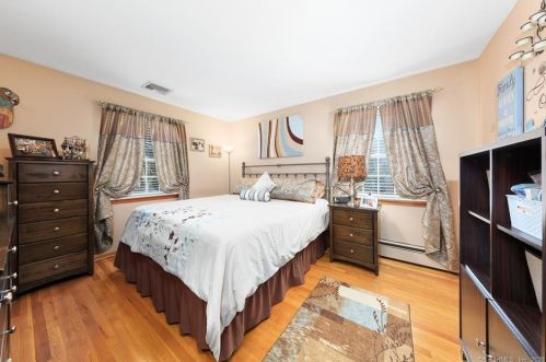 28 Gln Ave, Norwalk CT 06850-1835 exterior