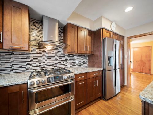 7619 Argyle St, Chicago IL 60640-3307 exterior