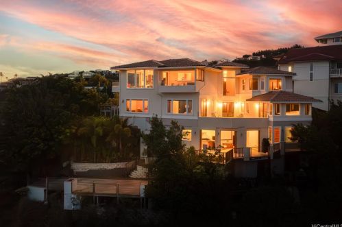 5201 Kuaiwi Pl, Honolulu HI 96821-1560 exterior