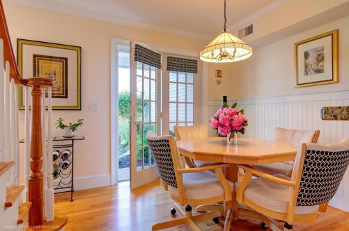 414 Corey Ln, Middletown RI 02842-5659 exterior