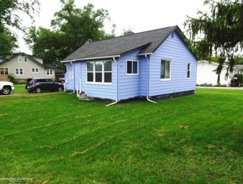 803 Smith St, Algonac, MI 48001-1444