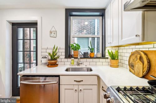 240 Fairmount Ave, Philadelphia PA  19123-2928 exterior