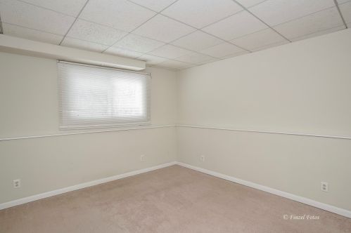 996 Hawthorne Dr, Bull Valley IL 60014-8393 exterior