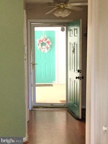 511 Ashton Ln, New Castle DE  19720-3960 exterior