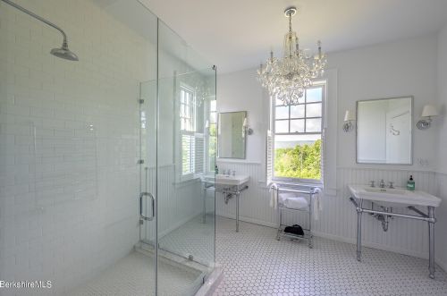 2 Kemble St, Lenox MA 01240-2816 exterior