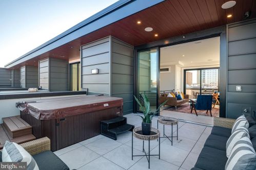 722 Broad St, Philadelphia PA 19146-3119 exterior