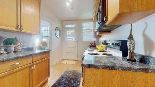 916 Farragut St, Pittsburgh PA 15206-2204 exterior