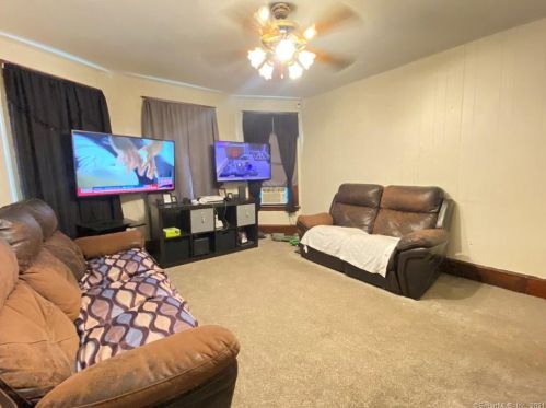 154 Fairview St, New Britain CT 06051-2706 exterior