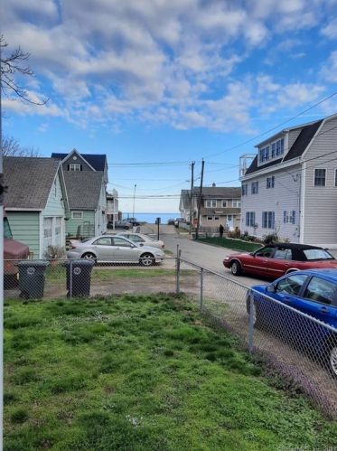 11 Fairwood Ave, Milford, CT 06460-5831