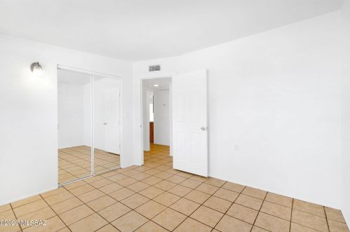 1318 Iowa Dr, Tucson AZ 85706-1415 exterior