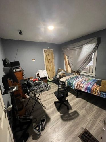 160 Howard St, Pittsburgh PA 15235-2832 exterior