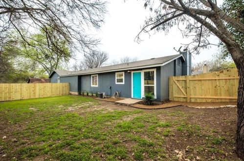 5412 Atascosa Dr, Austin TX 78744-3850 exterior