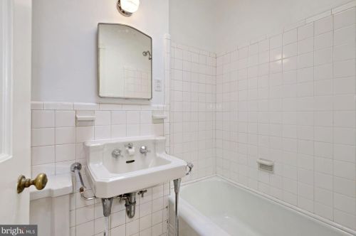 1030 31st St, Washington DC  20007-4405 exterior