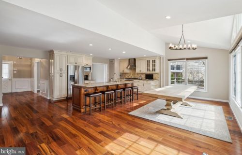 114 Woodview Ln, Riverton NJ  08077-3218 exterior