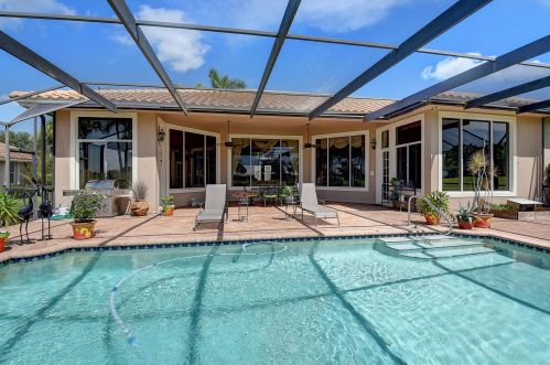 8048 Desmond Dr, Boynton Beach FL 33472-5013 exterior