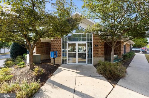 7585 Great Swan Ct, Alexandria VA 22306-2275 exterior