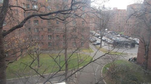 1600 Metropolitan Ave, Bronx NY  10462-7017 exterior