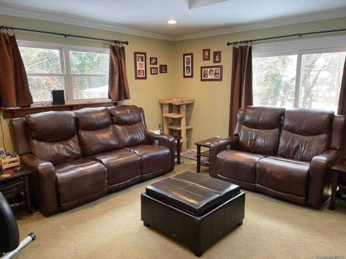 3 Maria Ct, Huntington Station NY 11746-2719 exterior