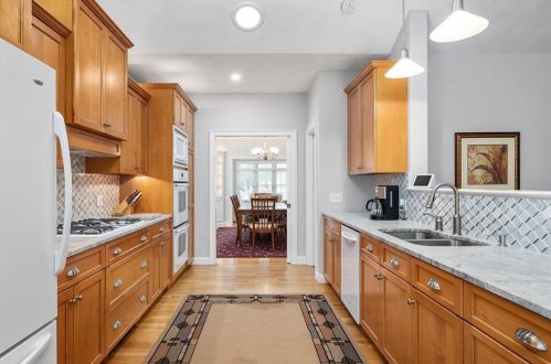 97 Gaskill St, Woonsocket RI 02895-1011 exterior