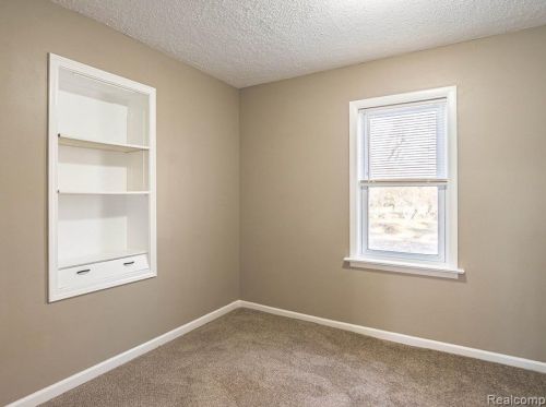 5604 Blackmoor St, Commerce Township MI  48382-3220 exterior