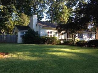 33 Oakwood Dr, Wayne, NJ 07470-5724