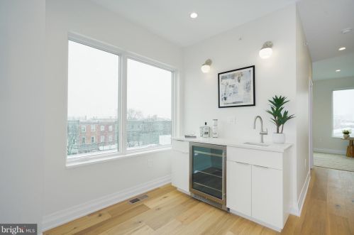 516 21 St, Philadelphia PA 19130-1401 exterior