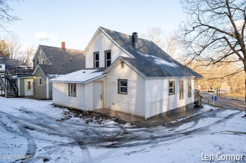 1921 Douglas Ave, Kalamazoo MI 49007-1638 exterior