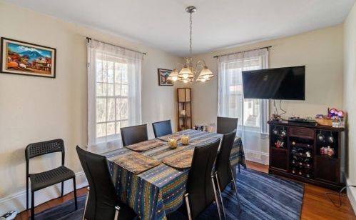 617 Grv St, Newton MA 02466-2209 exterior