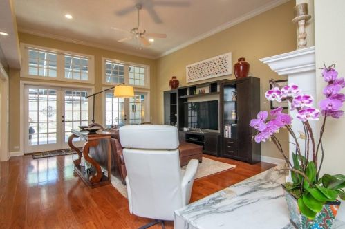 4949 Bayshore Blvd, Tampa FL 33611-3851 exterior