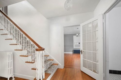 655 Pleasant Vly Pkwy, Providence RI 02908-4214 exterior